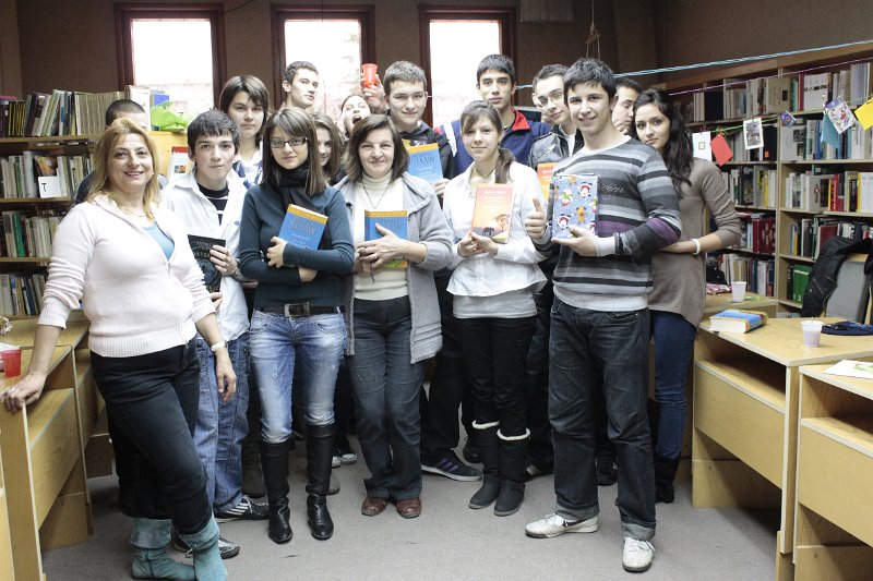 _MG_7107.JPG - Поредица от празници в Немска читалня с ученици от 10-тите класове на езиковите гимназии в града. Представяне на немските и българските традиции, стихотворения и коледни текстове.