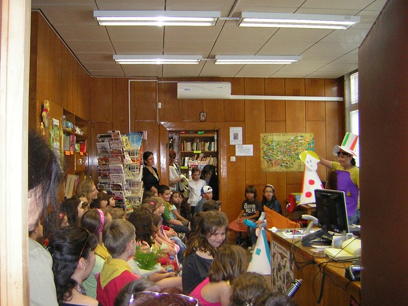 DSCN9065.JPG - Авторски моноспектакъл на Елица Матеева по приказките на Соня Иванова и Валентин Андонов "Приказки за малки и големи от Вал и Соня сътворени"