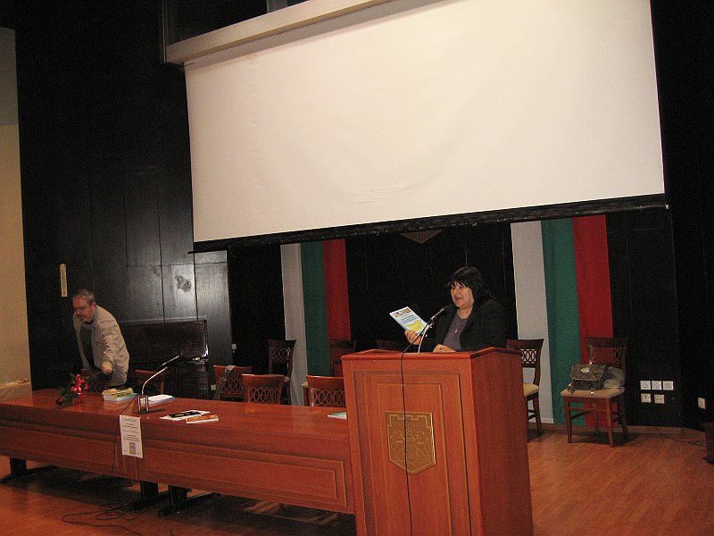 IMG_5602.JPG - Среща със Светослав Аджемлерски и представяне на неговата книга "Справочник на селищните имена във Варненска област". Съвместна проява с Исторически музей – Провадия.